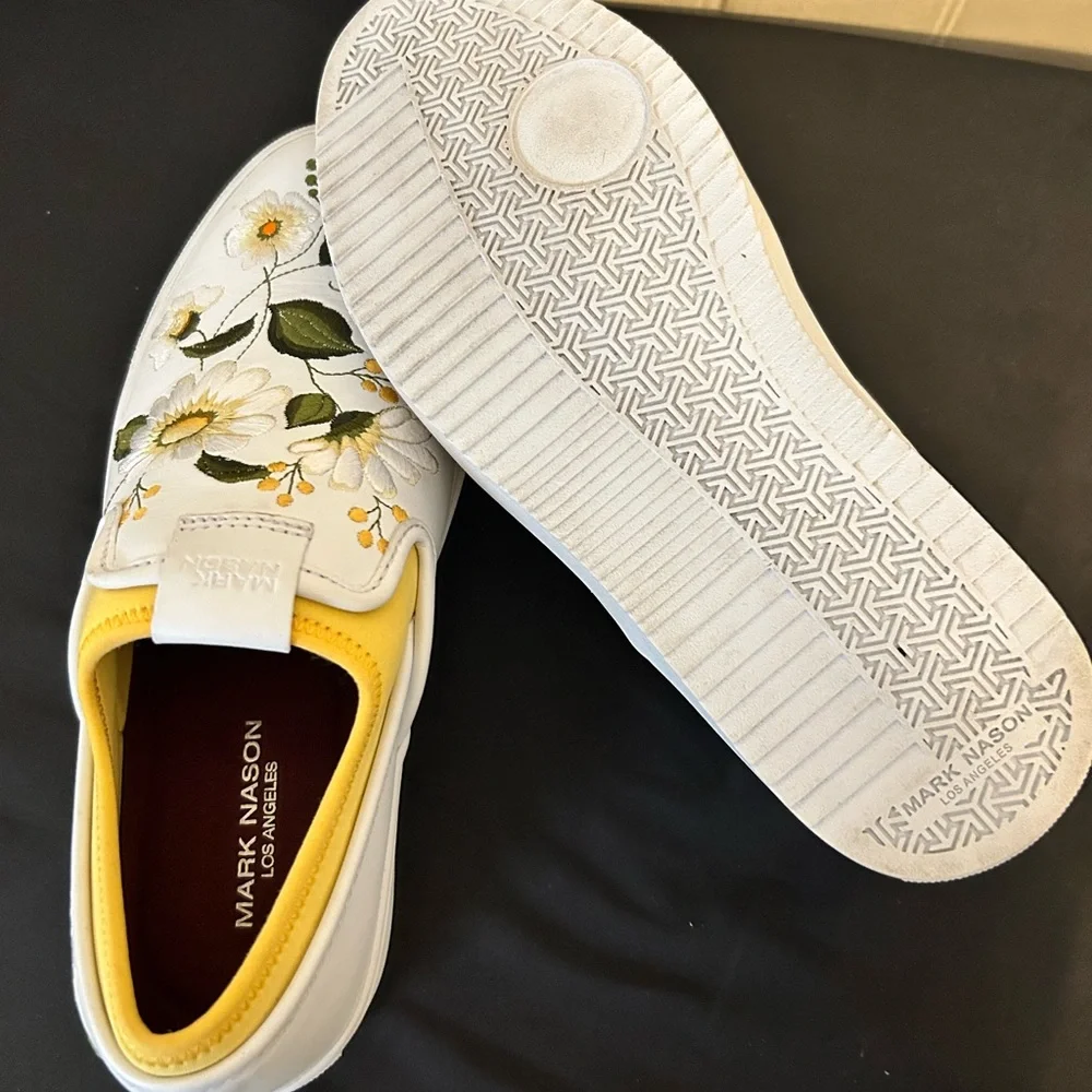 Mark Nason X Sketches Razor Cup Floral Daisy Leather  Slip-Ons Size 7